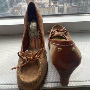 NWOT: Juicy Couture Size 8 Beige Suede Platforms